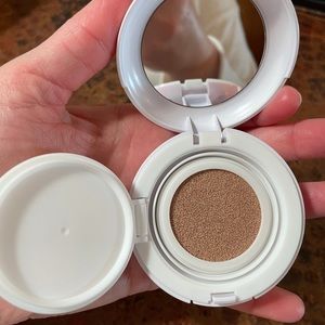 EM Cosmetics Moonbeam Cushion Highlighter - Halo